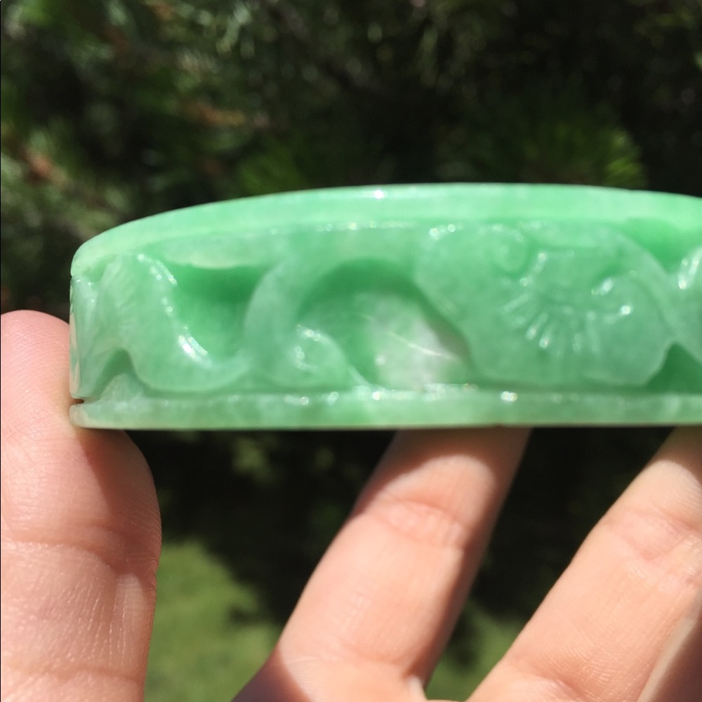 *SOLD* Apple Green Chinese Carved Jade Bangle - Picture 7 of 8